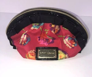 BOLSO DE MAQUILLAJE COSMÉTICO CON VOLANTES NEGRO FLORAL BETSEY JOHNSON Rojo - Imagen 1 de 7