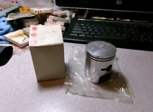 1969-77 SUZUKI GT 250 380 PISTON 2ND OVER OEM 12110-33004-050 12103-33810-050 - Picture 1 of 5