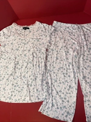Conjunto de pijama floral de dos piezas para dama Ellen Tracy talla mediana Foto 1 de 4