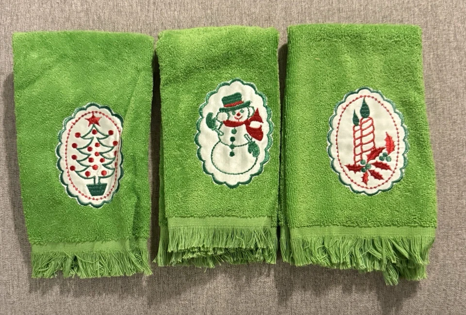 Vintage Cannon Set of 3 Green Hand Towels Christmas Tree-Snowman-Candle - Image 1 of 3