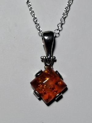 Sterling Silver 925 Square Baltic Amber Pendant Necklace Rolo Chain Vintage Look - Image 1 of 4