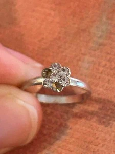 Anillo e41 talla 2 e41 2 piedras falta chatarra dañada - Imagen 1 de 3