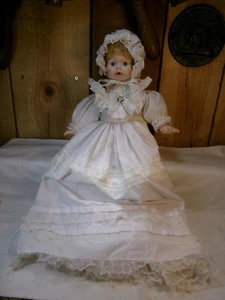 Vintage Entenhaus Porzellan Babypuppe - Bild 1 von 5