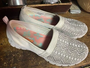 Skechers Slip On Ladies Cream UK 5.5 - Picture 1 of 5