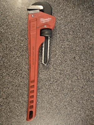 Milwaukee Heavy Duty Pipe Wrench 18” 48-22-7118,Very Good Condition - Image 1 of 4