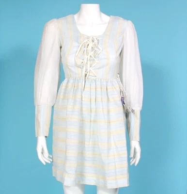 Nuevo con etiquetas Mini Vestido Vintage Encaje Frontal Ren Faire Años 70 Azul Hielo A Rayas Ornamentadas Talla 5/XS Foto 1 de 4