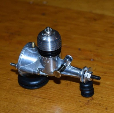 1953 Holland Wasp .049 control line model airplane engine 049 vintage fuel tank - Image 1 of 4