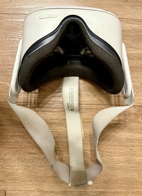 Meta Oculus Quest 2 VR Headset - White (Tested & Working) - See Photos - Image 1 of 4