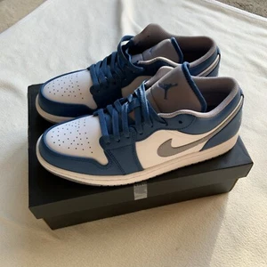 Nike Air Jordan 1 Low True Blue Cement Grey White Uk 8.5 - Picture 1 of 7