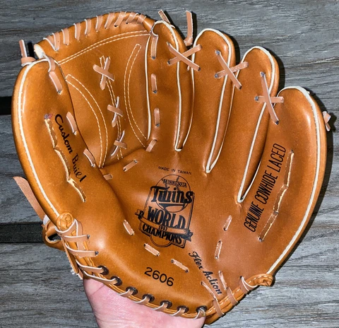 Vintage Minnesota Twins 1987 World Champions SGA Baseball Glove by Wheaties NICE Cover
