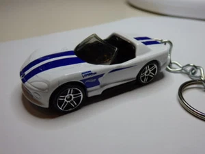 Hot Wheels Dodge Viper RT/10 8.0L V10 Model Car with a Keychain Keyring - Picture 1 of 2