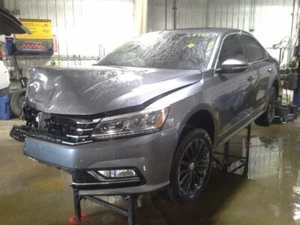 Espejo retrovisor interior delantero central usado se adapta a: Volkswagen Passat SW 2017 delantero - Imagen 1 de 24