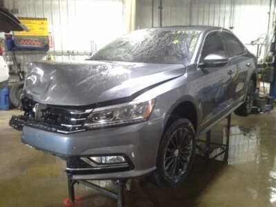 Espejo retrovisor interior delantero central usado se adapta a: Volkswagen Passat SW 2017 delantero Foto 1 de 4