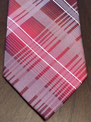 Van Heusen Red 100% Polyester Men’s Neck Tie Made In China - Image 1 of 4