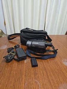 Sony Handycam Video8 Camera CCD-TR511E 8mm Camcorder 220x Zoom - Picture 1 of 13