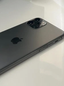 iPhone 11 Pro - 256 GB - Space Gray - Lightly Used - Unlocked - Photo 1 sur 6