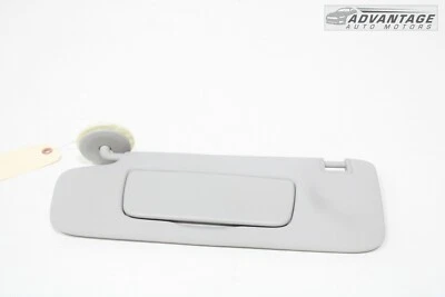 Chevrolet Trax 2024 delantero izquierdo lado del conductor parasol y espejo OEM Foto 1 de 4