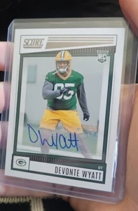 Tarjeta de novato Devonte Wyatt 2022 Panini Score #361 autógrafo de los Green Bay Packers - Imagen 1 de 3
