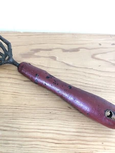 Vintage Garden Tool 5 Tine Hand Claw Fork Cultivator Red Handle Hand Rake - Picture 1 of 9