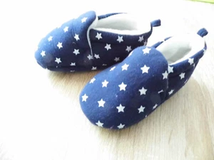 Baby - Schühchen Größe 19 - 22 Blau mit weißen Sternen gebraucht - Bild 1 von 2