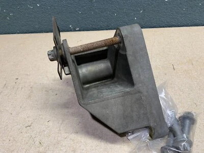 SAAB 9-3 CONVERTIBLE REAR ENGINE MOUNT BRACKET & BOLTS 2.8T AUTO - Image 1 of 4