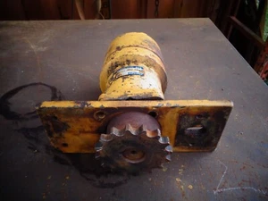 VERMEER 620 Tree Wood Brush Chipper 620 HYDRAULIC MOTOR 103-1407-010 EATON - Picture 1 of 4