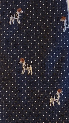 Corbata de seda para hombre con estampado de perro azul marino Fox Terrier de Banana Republic Foto 1 de 4