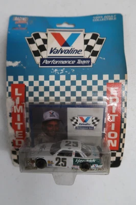 Ken Schrader #25 Valvoline 1993 Action 1:64 Scale Diecast - Image 1 of 2