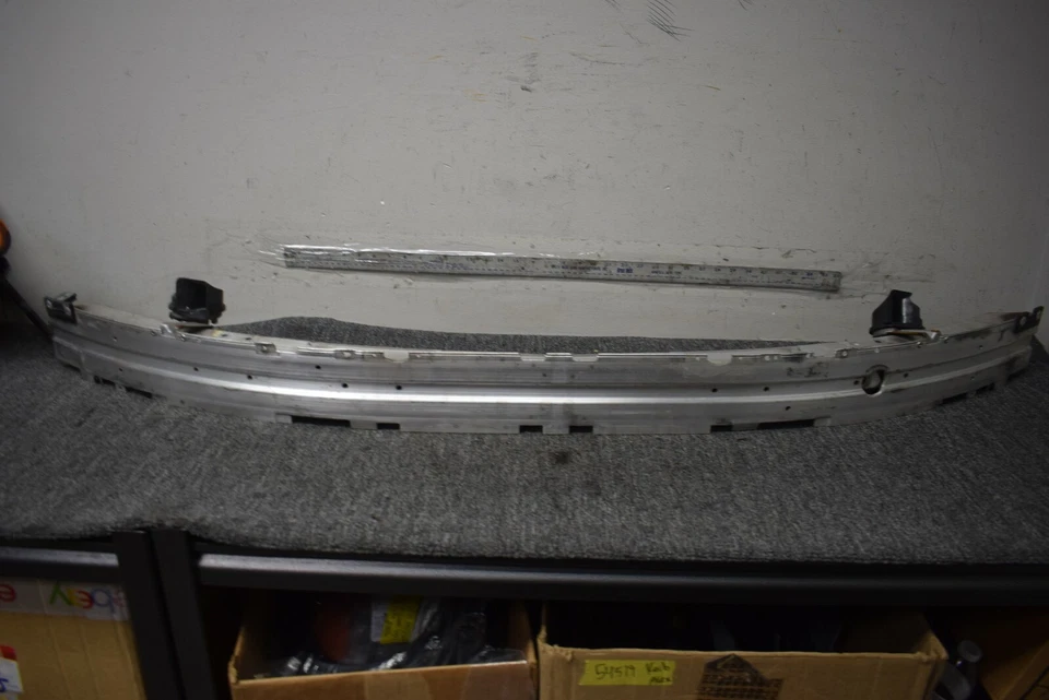 BMW 528I 2004-2010 BARRA DE REFUERZO DELANTERA OEM DE FÁBRICA Foto 1 de 4