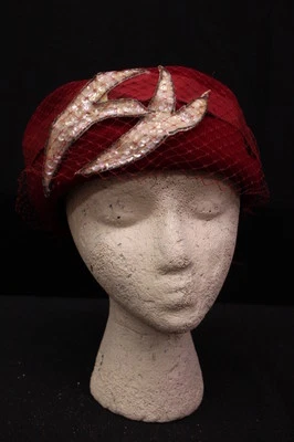 ВИНТАЖНЫЙ NECO 100% шерсти красный "таблетка" шляпа с красной сеткой и слоновой кости бисером декор - Изображение 1 из 4