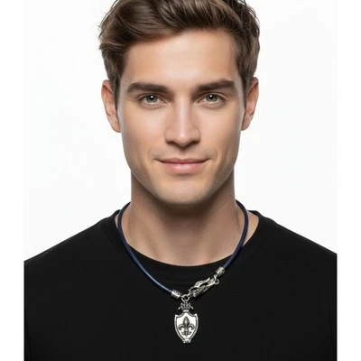 Collar de cordón Stigma para hombre azul marino tono plata flor de lis escudo colgante nuevo con etiquetas Foto 1 de 4