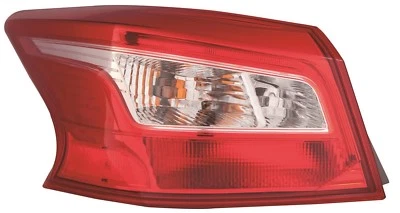 LUZ TRASERA IZQUIERDA CONDUCTOR NISSAN SENTRA 2016-2019 LUZ TRASERA CON BOMBILLAS Foto 1 de 2