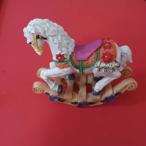 Vintage Deko Sammlerstück kleines Harz Schaukelpferd blaue Rosen Weihnachten - Bild 1 von 6