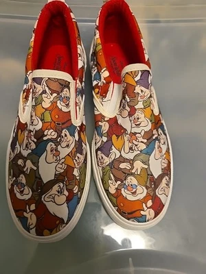 Zapatillas sin cordones para mujer Disney Roundup 7 Dwfts Foto 1 de 4