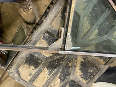 Plymouth Cranbrook 1953 4-D lado del pasajero puerta delantera ventilación ventana y marco Foto 1 de 4