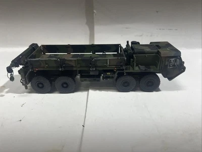 Camión de carga Oshkosh HEMTT M985 A2 - camuflaje verde - TWH escala 1:50 #077-01073  Foto 1 de 4