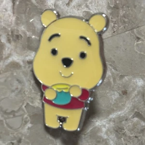Disney Prendedor Comercial Loungefly Winnie The Pooh Bebé Personaje Caja Ciega - Pooh - Imagen 1 de 2