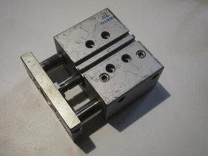 Vérin pneumatique FESTO DFM 25 25 P A GF - Picture 1 of 6