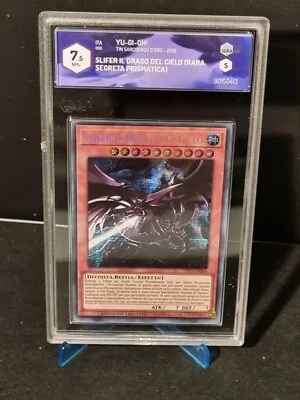 YUGIOH! - SLIFER IL DRAGO DEL CIELO - RARA SEGRETA - GRAAD 7,5 - NO PSA BGS - Immagine 1 di 4