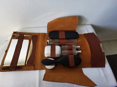NECESSAIRE DE TOILETTE ancien en Cuir - Complet - Photo 1/4
