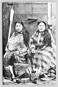 #7 Native Women Curio Sellers Alaska Aleutian VTG REPRODUCTION Unposted Postcard - Picture 1 of 2