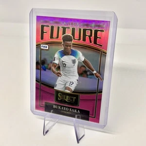 2022/2023 Panini Select FIFA Bukayo Saka Future Pink /25 #10 Rare England Insert - Picture 1 of 3