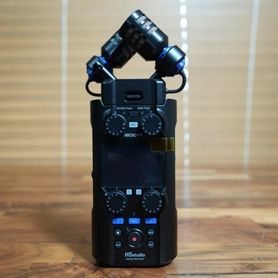 Zoom H5 studio 4-track Handheld Recorder PCM IC - Image 1 of 4