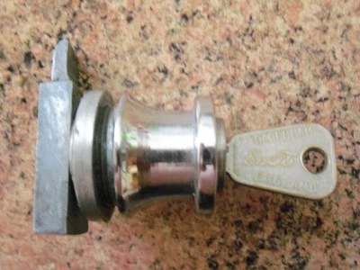 AC  Cobra  ,  289  427  original glove box lock  and original period key , NOS ? - Image 1 of 4