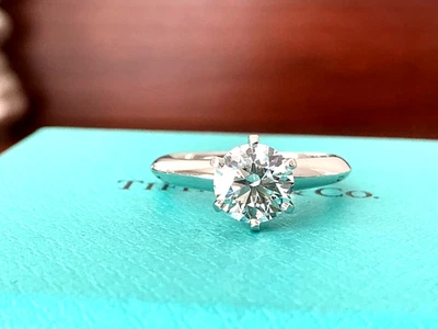 Anillo de compromiso redondo de diamantes de platino Tiffany & Co 1,11 quilates H vs2 $19k NUEVO Foto 1 de 4