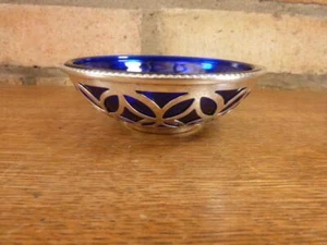 Bella zuccheriera vintage placcata argento con rivestimento in vetro blu - Foto 1 di 1