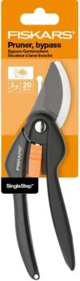 Fiskars P26 208mm SingleStep Bypass Cutters Gardening Pruners Non-Stick NEW - Image 1 of 4