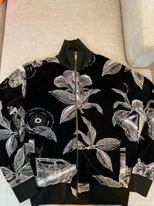 Chaqueta deportiva de terciopelo con estampado floral Givenchy negra blanca talla grande - Imagen 1 de 10