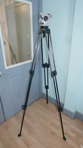 Testa treppiede Vinten Vision 12 con treppiede e supporto porta necessita di rosette sostituite - Foto 1 di 16