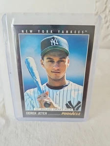 1993 Derek Jeter Pinnacle #457 1st Round Draft Pick - Foto 1 di 6
